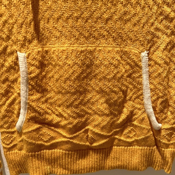 💛 Sparrow 💛 Hooded Sweater - Picture 3 of 11